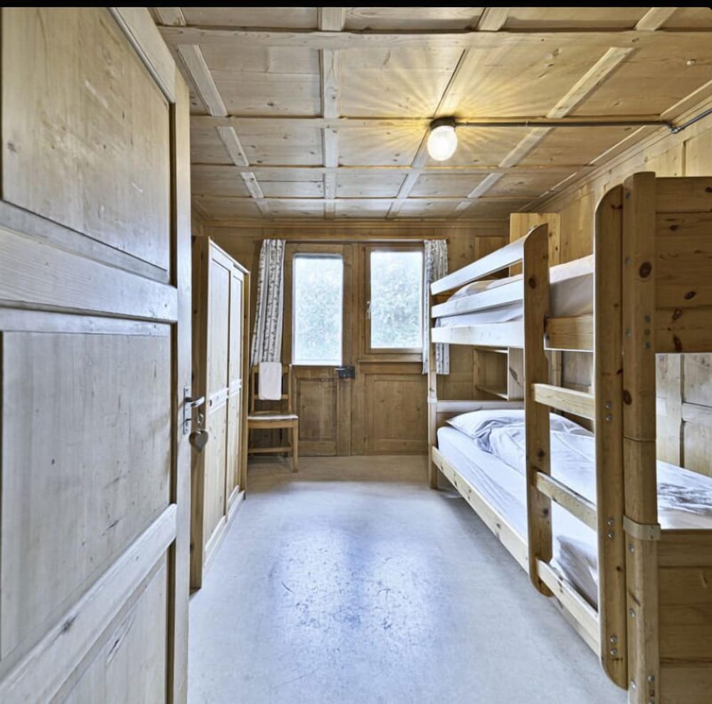 Basic Twin Room, Shared Bathroom photo 1