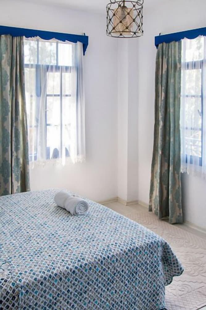 Double Room (No Balcony) photo 3
