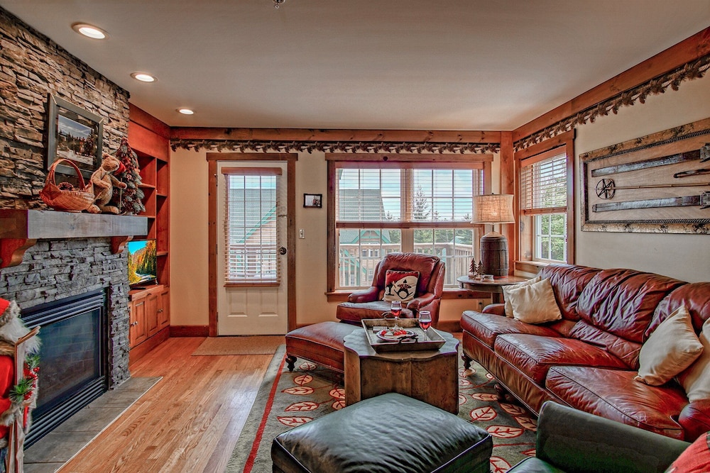House, Multiple Beds, Patio, Mountain View (3 Br Plus: Camp 4 #11)