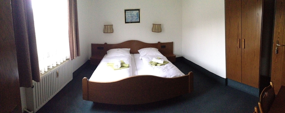 Basic Double Room photo 3