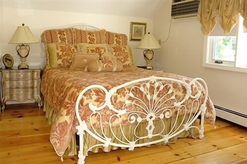 Suite, 1 Queen Bed, Porch photo 1