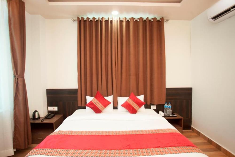 Deluxe Room - Photo 12