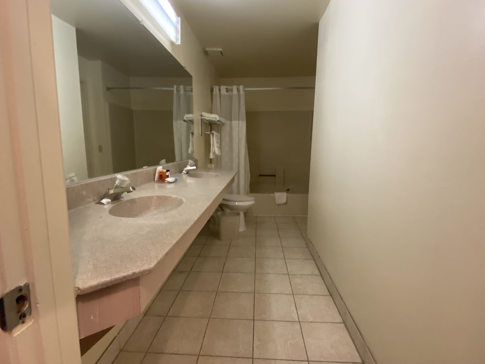 Junior Suite, 1 King Bed, Non Smoking photo 2