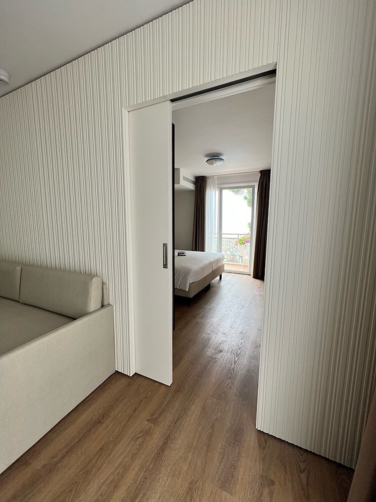 Suite - Photo 3