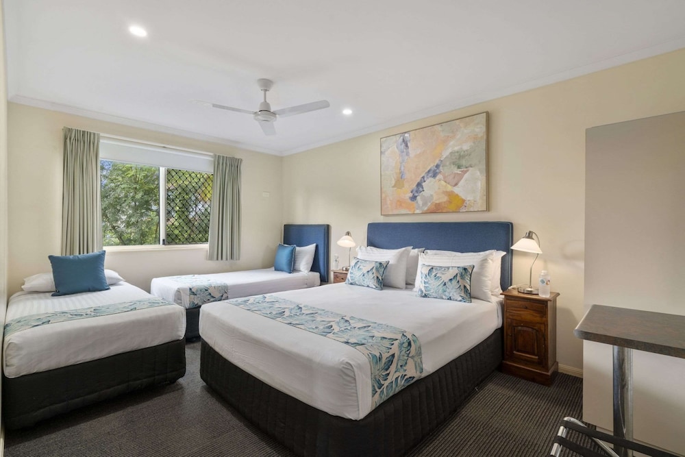Standard Apartment, Multiple Beds, Non Smoking, Kitchenette (Separate Lounge) photo 2