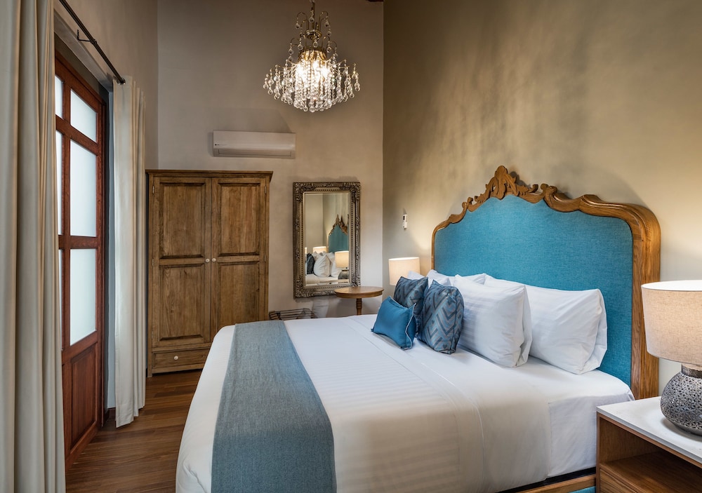Junior Suite, 1 King Bed photo 1