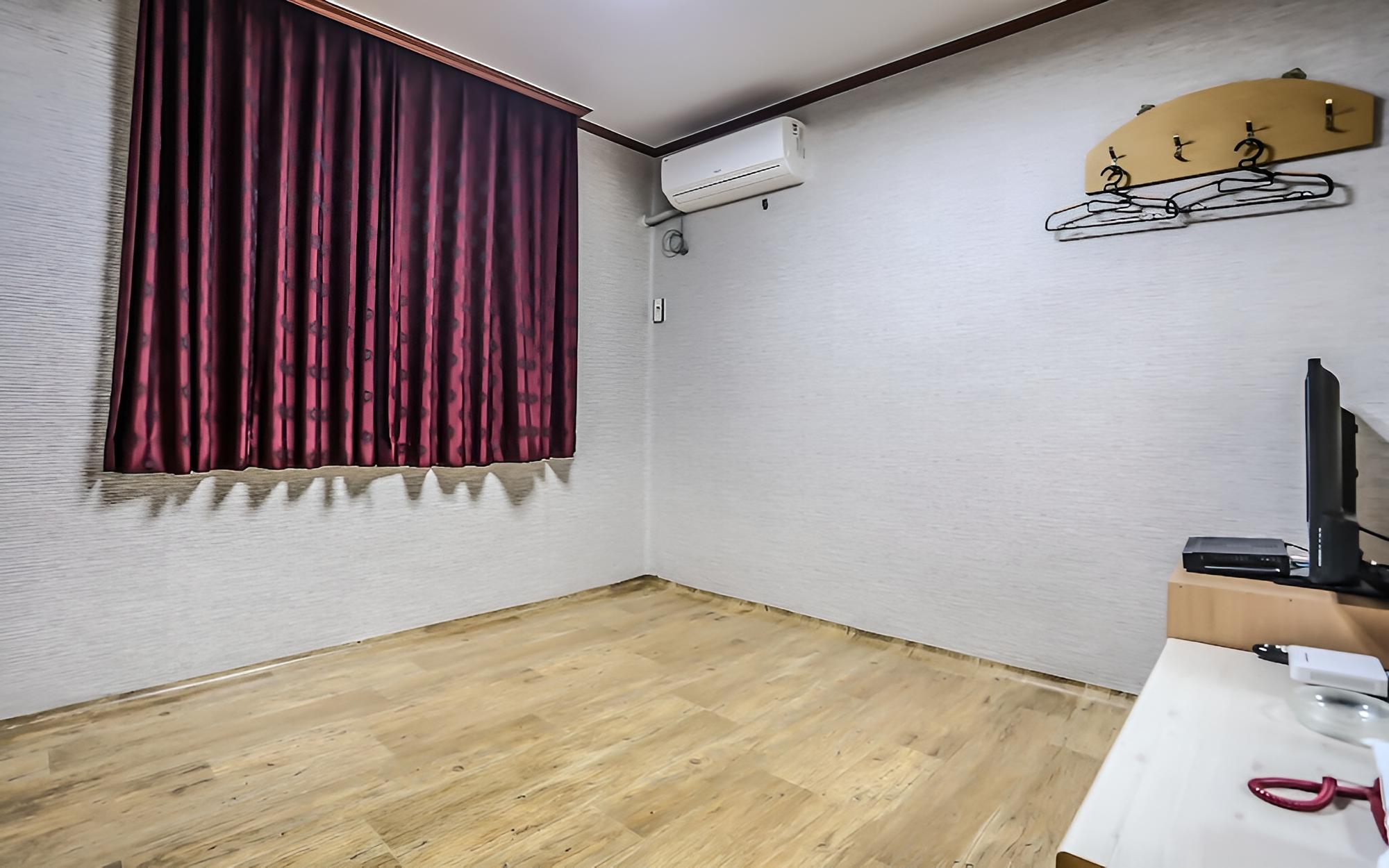 Room (Ondol (small room)) - Photo 1