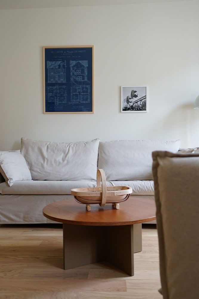 Family Room, 2 Bedrooms - Photo 11