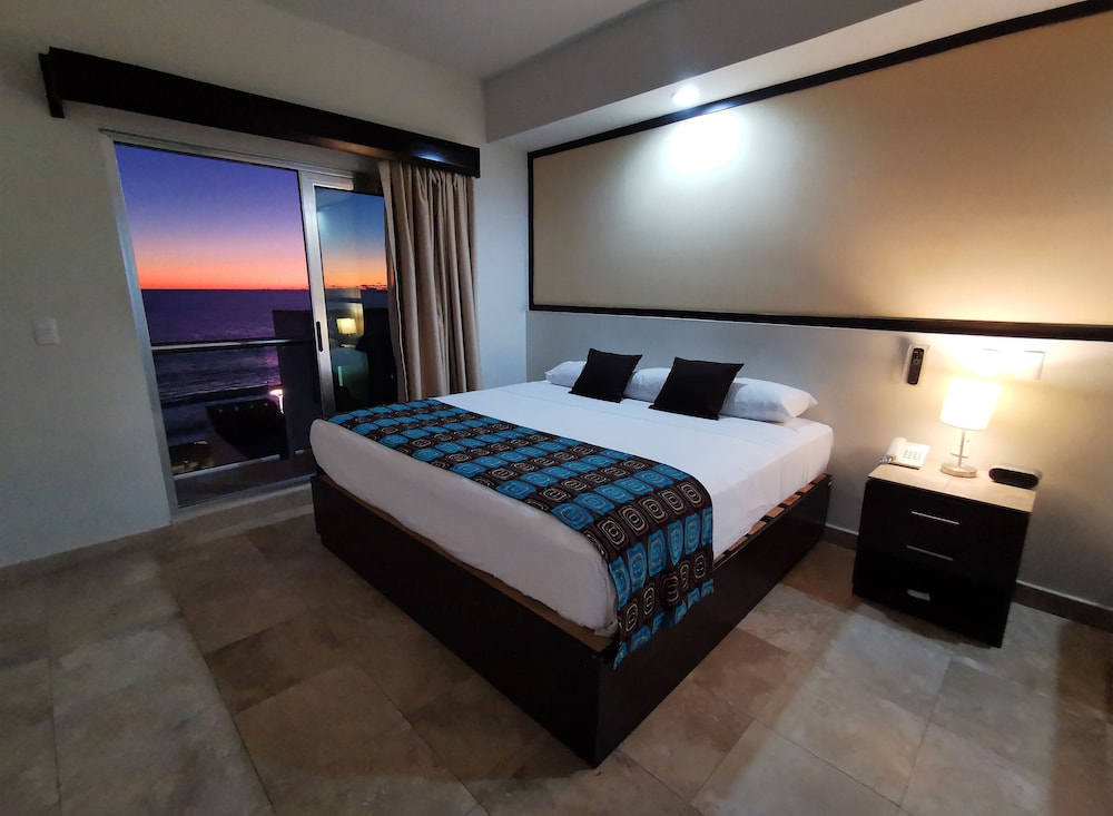 Room, 2 Double Beds, Ocean View - Photo 8
