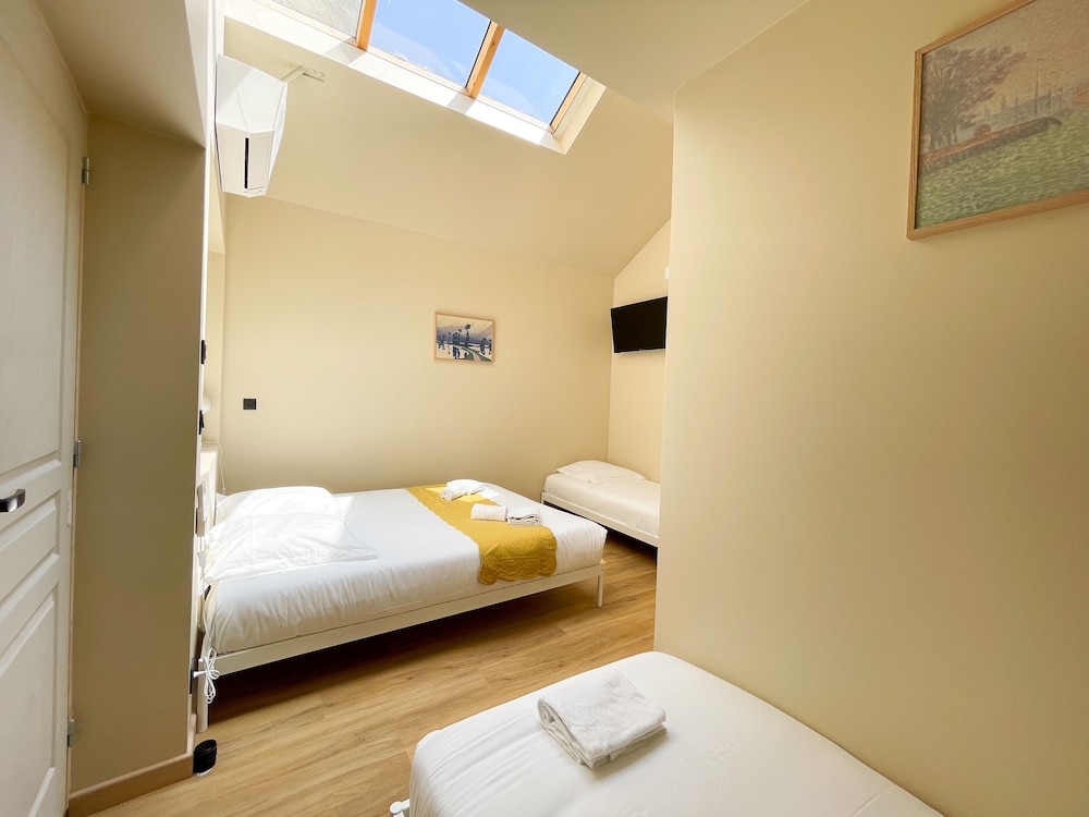 Family Quadruple Room photo 3