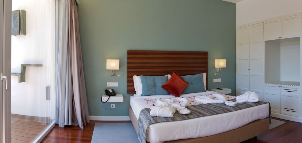 Deluxe Double Room, 1 Queen Bed, Jetted Tub photo 3