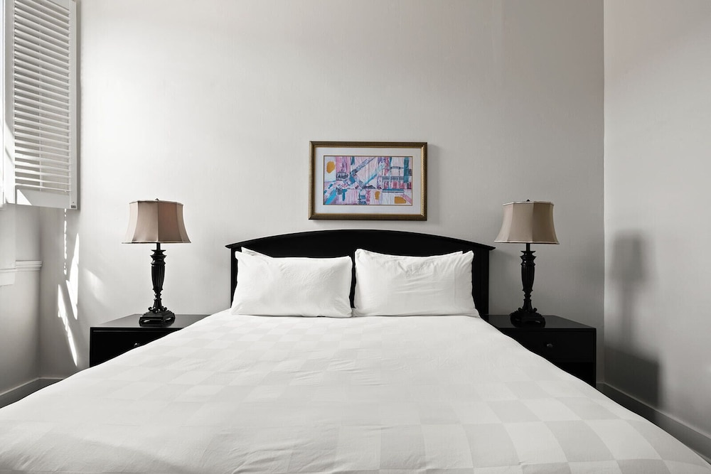 Deluxe Room, 1 King Bed - Photo 3