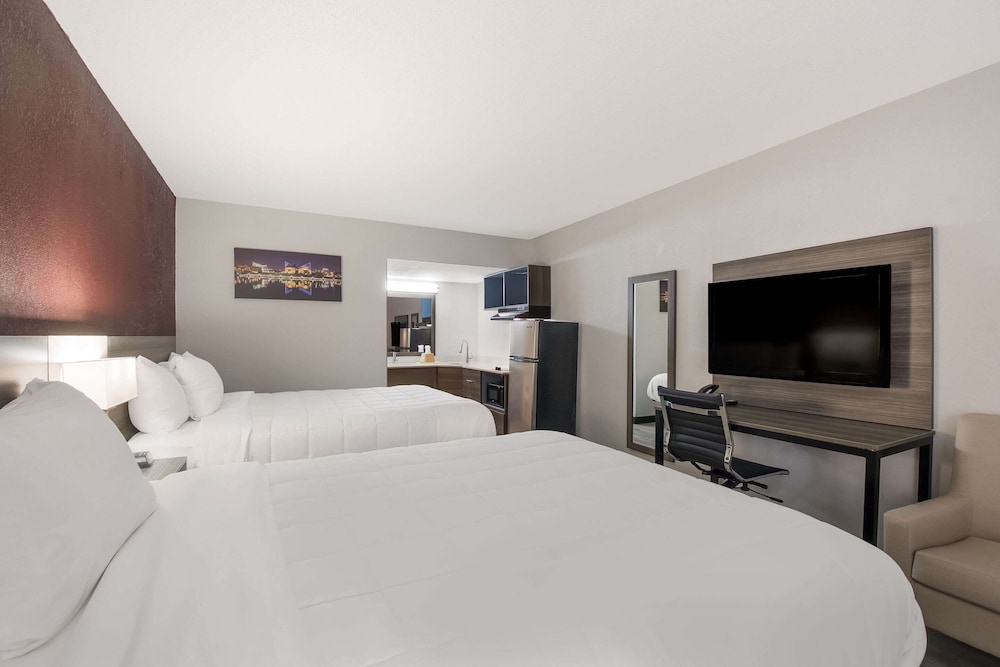 Suite, 2 Queen Beds, Non Smoking photo 2