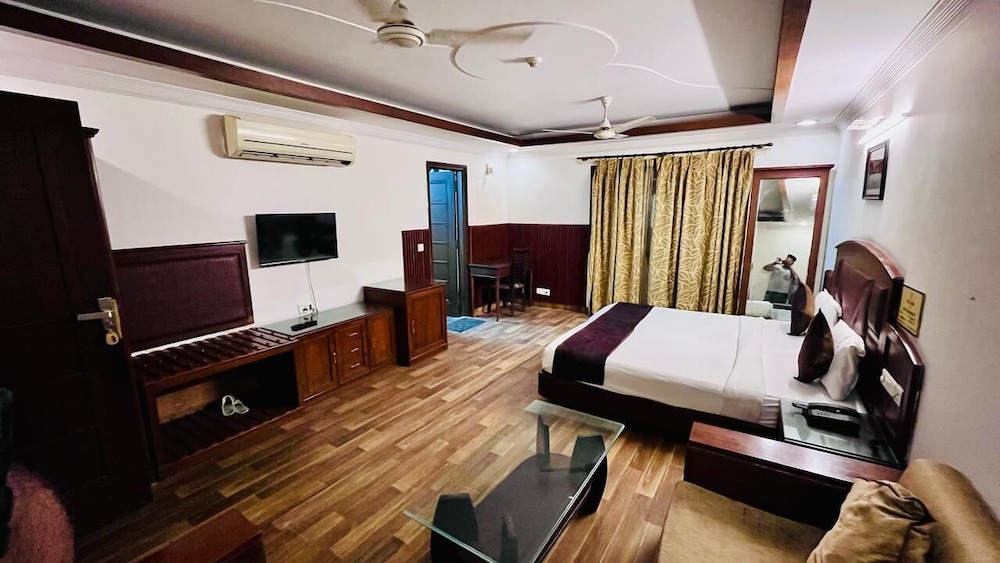 Deluxe Double or Twin Room