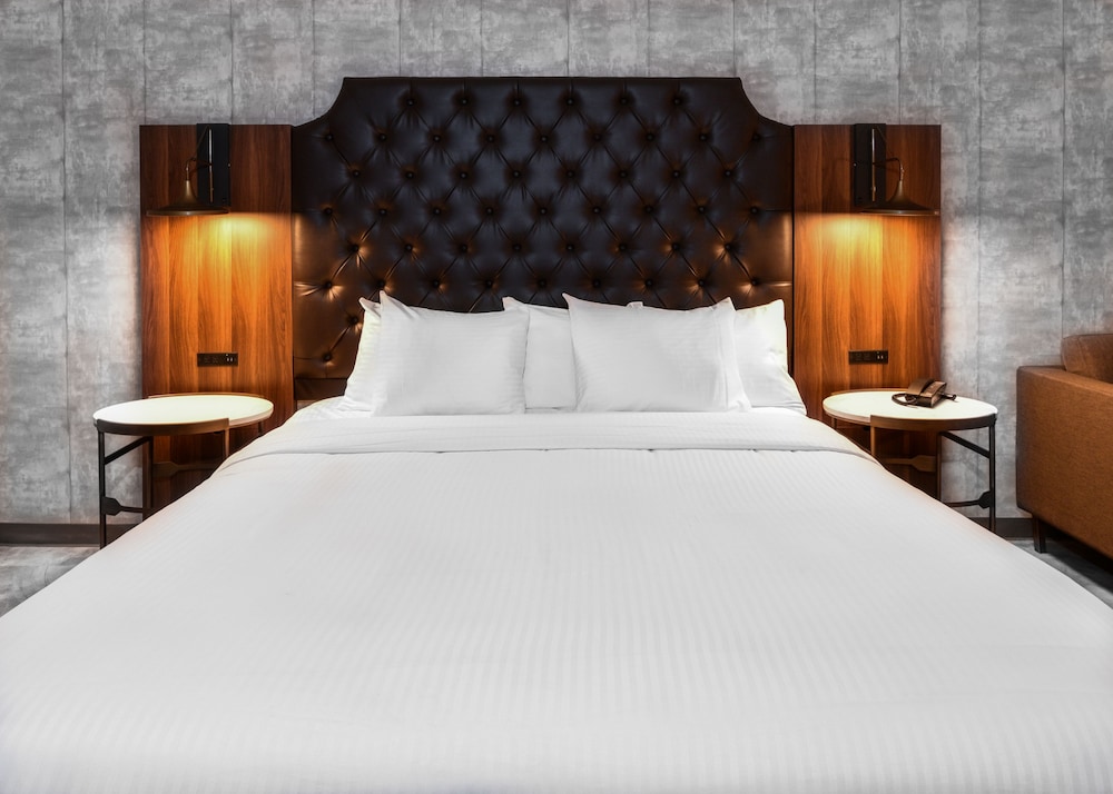 Standard Suite, 1 King Bed, Non Smoking