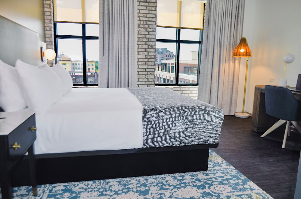 Premier Suite, 1 King Bed - Photo 2