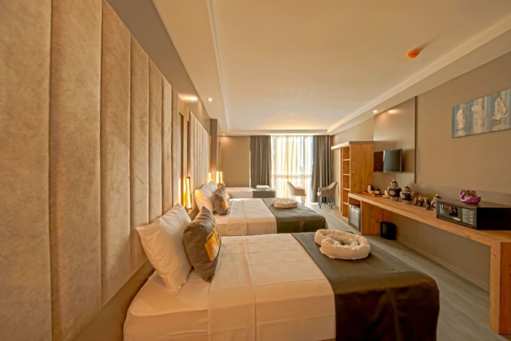 Family Quadruple Room photo 3