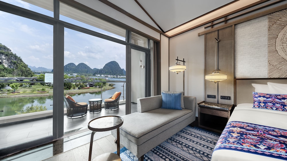 Superior Deluxe Suite - Lake View photo 3