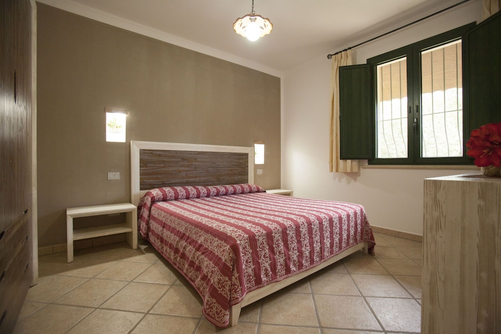 Family Room, 2 Bedrooms, Garden View photo 2