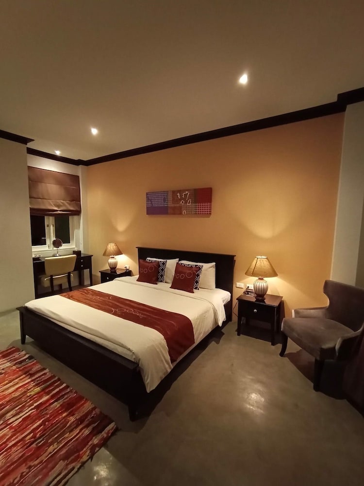 Deluxe Room, 1 King Bed photo 3