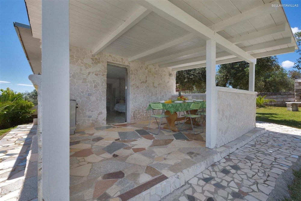 Villa photo 2