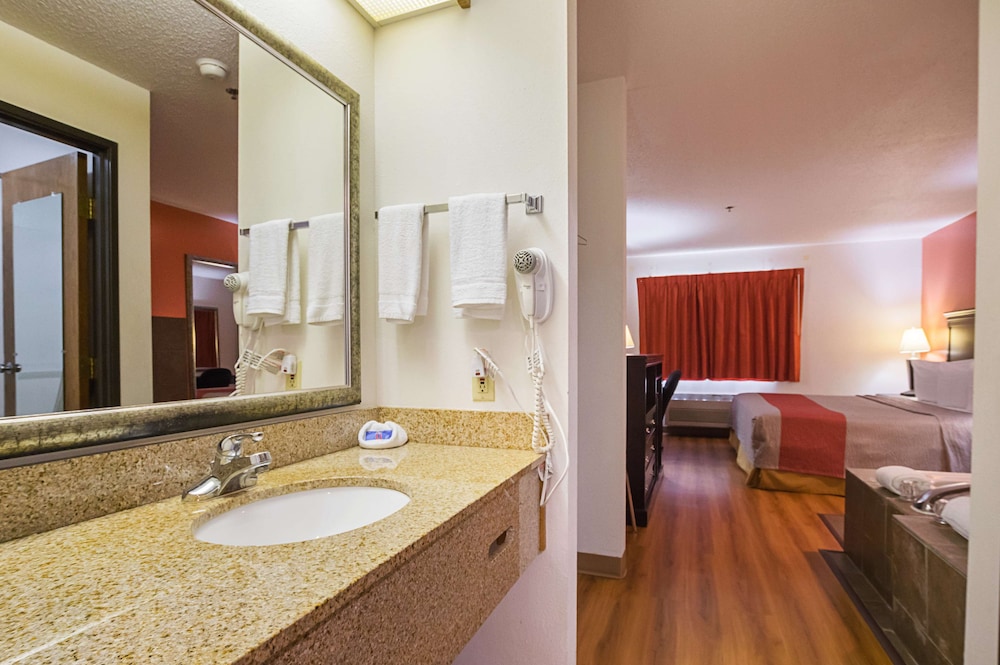 Standard Suite, 2 Queen Beds, Non Smoking - Photo 13