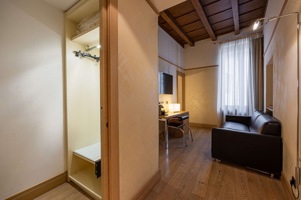 Junior Suite, 1 King Bed (Living Room) thumbnail 5