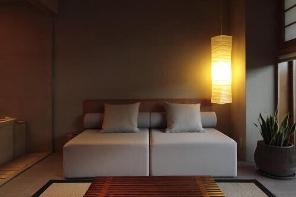 Luxury Twin Room (Private Bath in Living Room, Only for Adult) photo 3