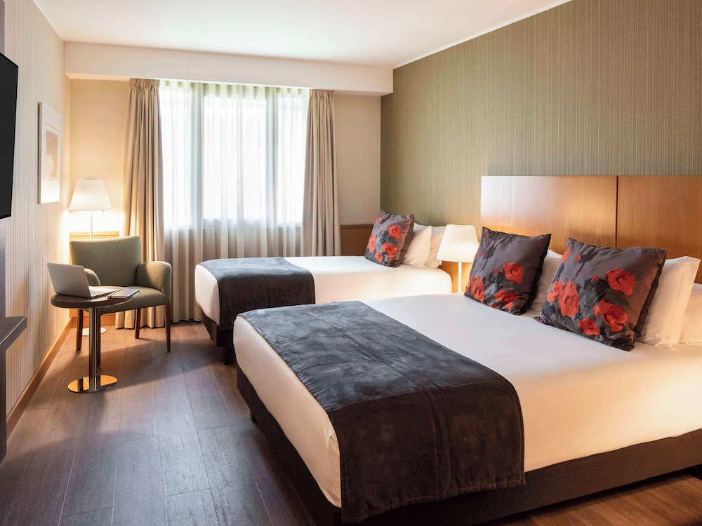 Standard Room, Multiple Beds - Photo 1