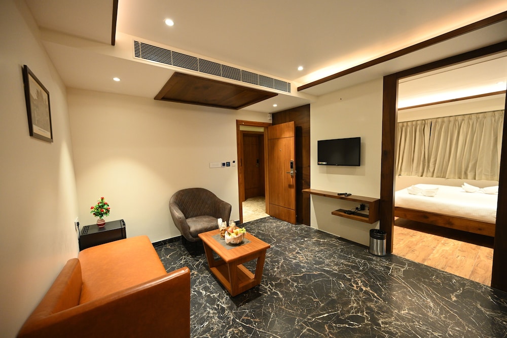 Suite Room - Photo 4