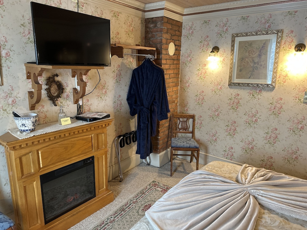 Standard Room, 1 Queen Bed (Room 5) photo 2