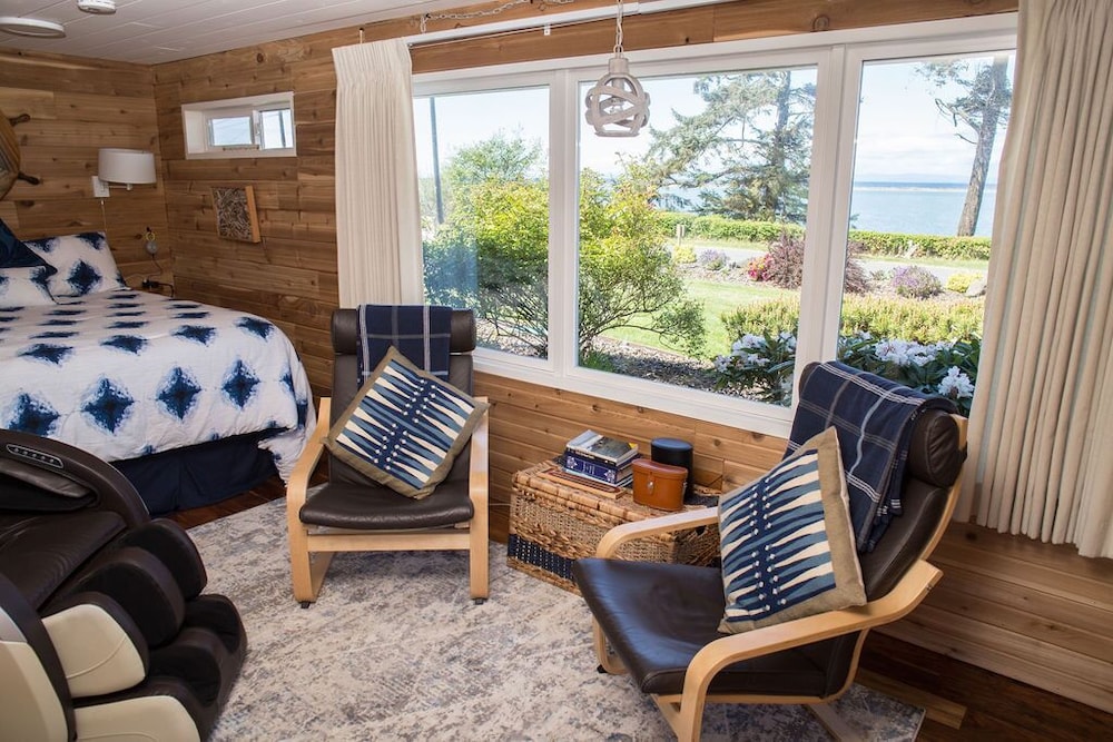 Design Studio Suite, 1 Queen Bed, Accessible, Bay View