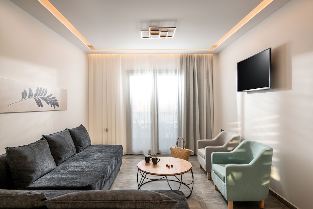 Deluxe Room, 1 Bedroom, Jetted Tub, Poolside