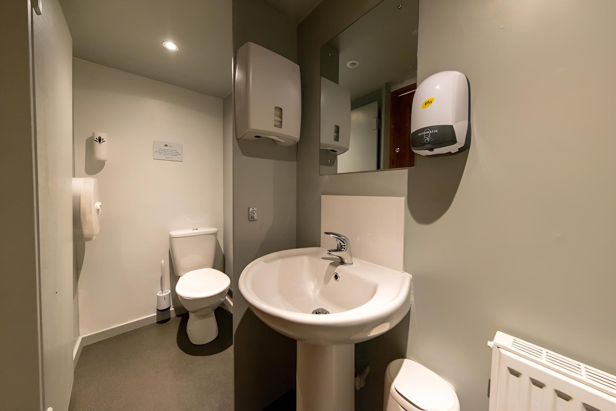 1 - Lord Derby Camping Pod photo 3