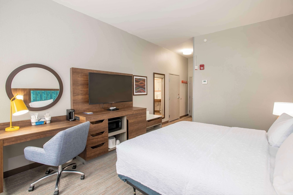 Room, 1 King Bed, Accessible - Photo 3