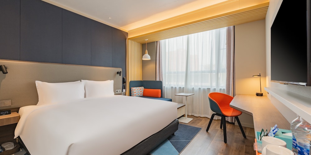 Standard Room, 1 King Bed, Non Smoking, City View photo 1