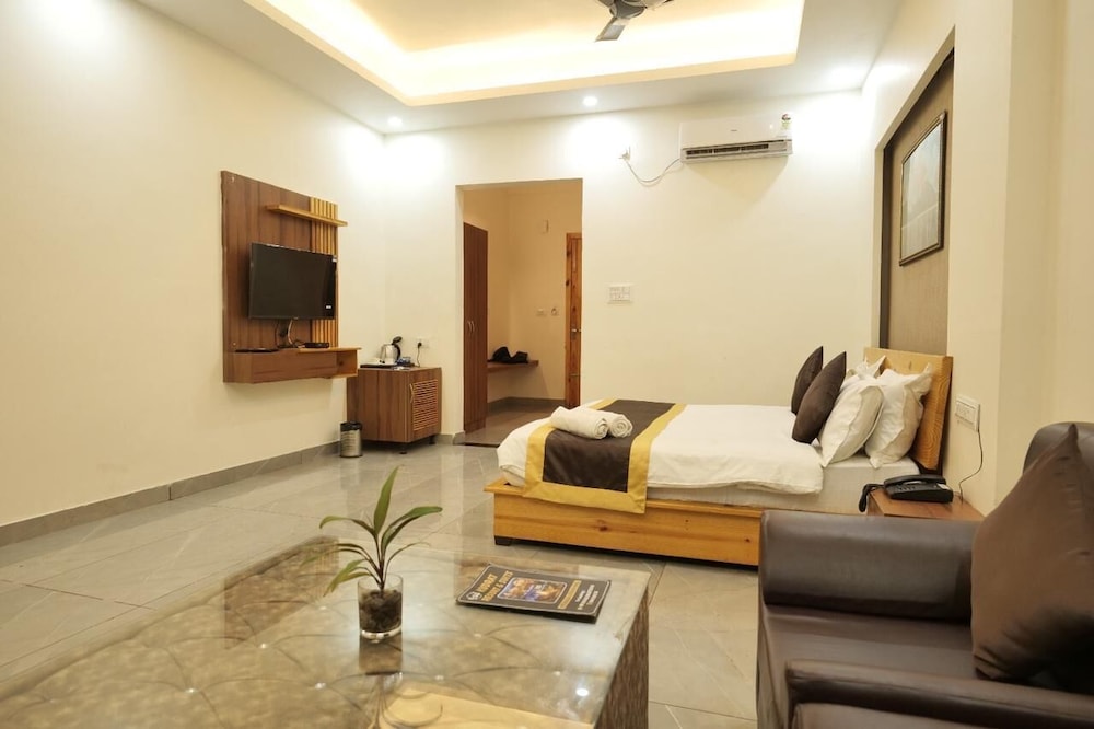Room, City View