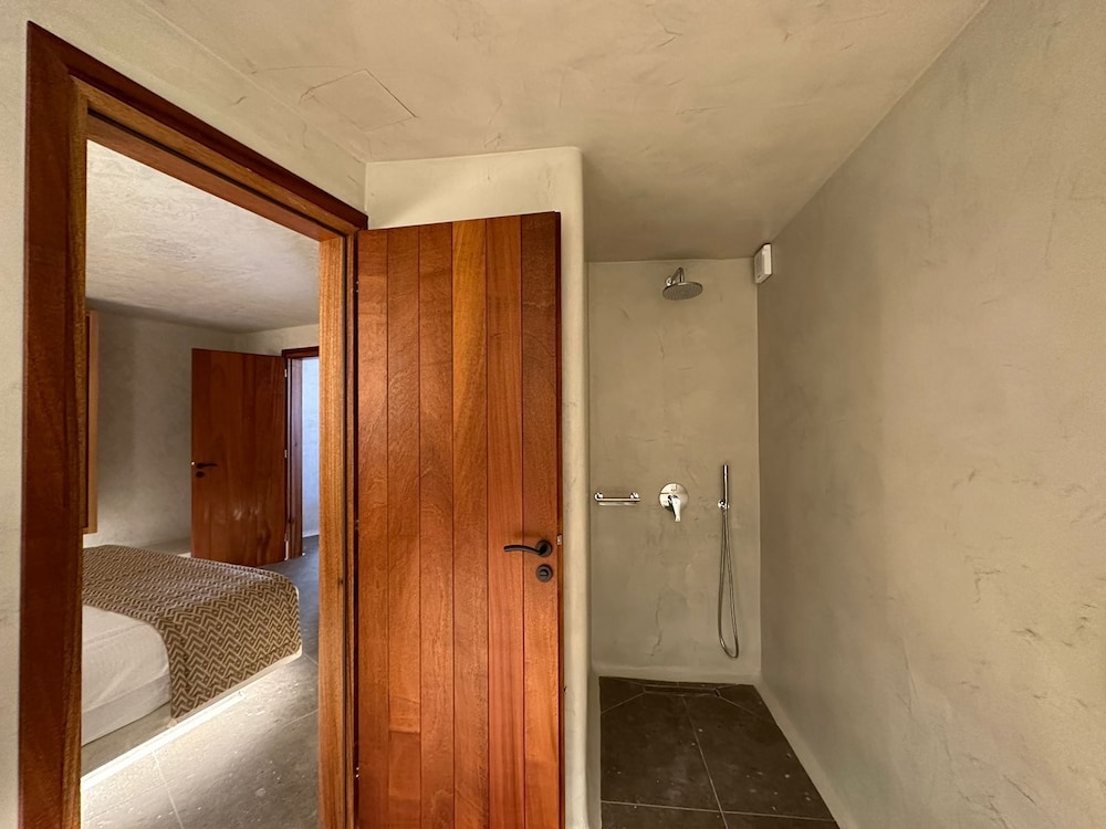 Two-bedroom Suite with heated plunge pool - Photo 4