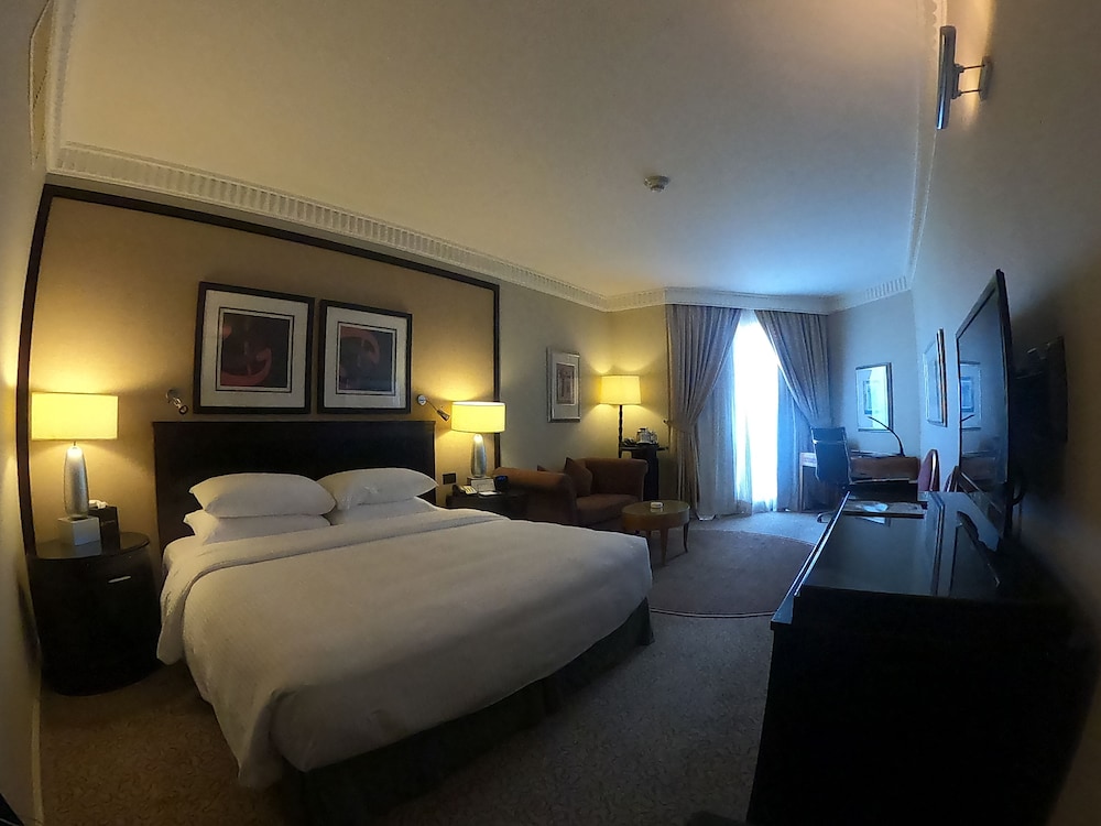 Suite, 1 Bedroom, Smoking, Sea View (Dining Areas) - Photo 3