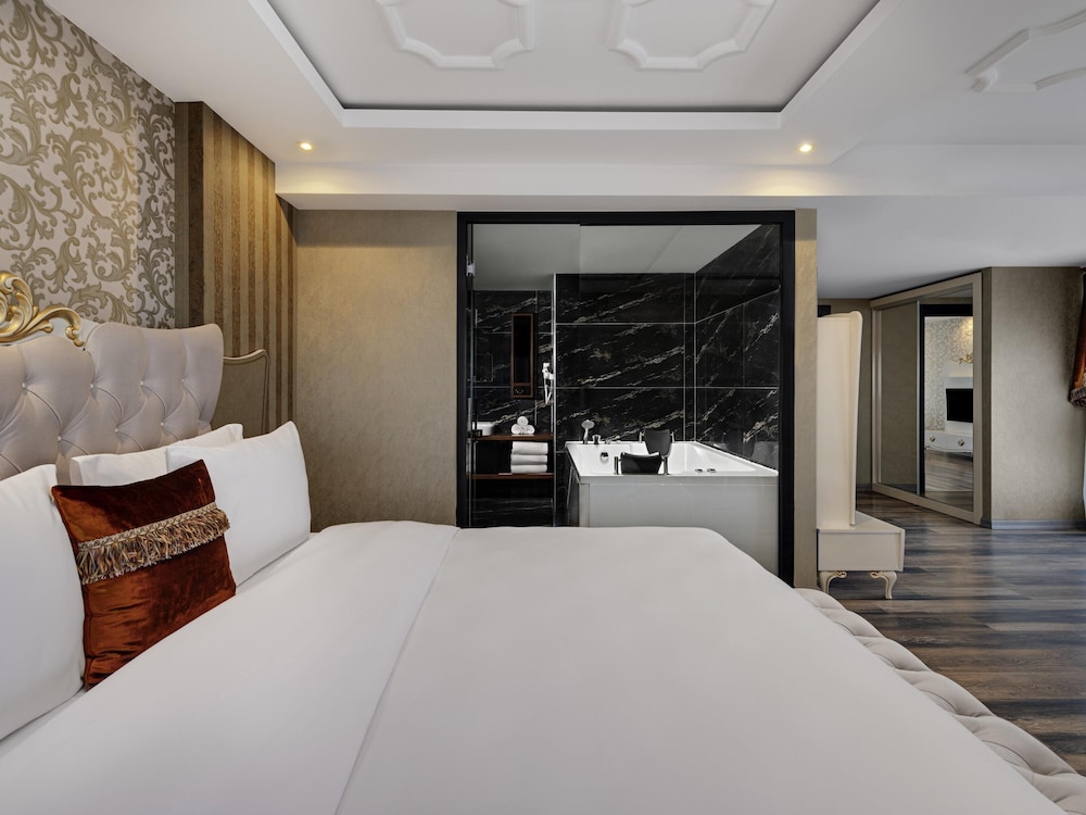 Suite, 1 Double Bed photo 1