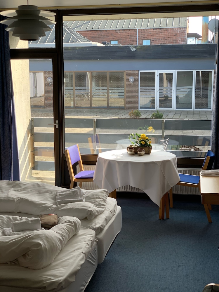 Economy Room, 2 Twin Beds, Non Smoking photo 1