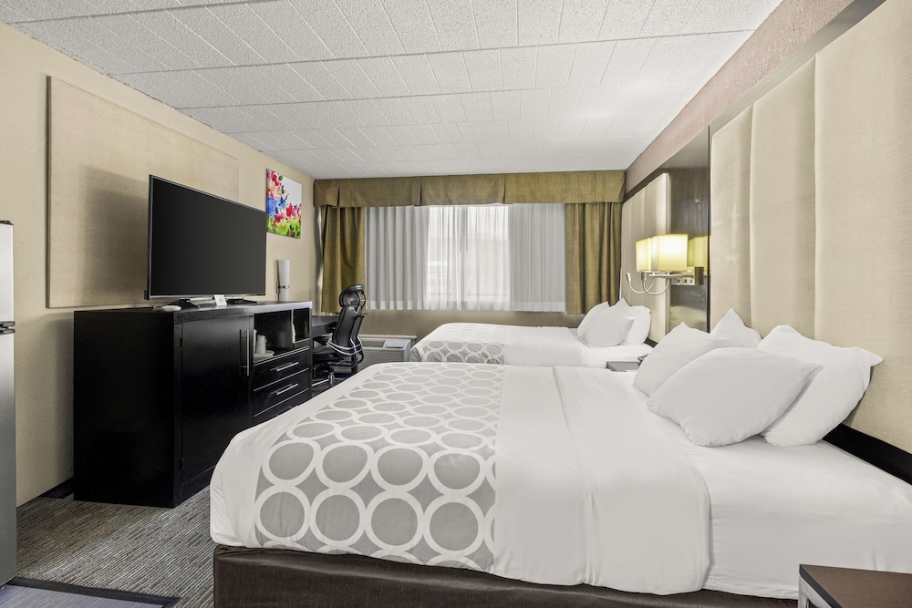 Standard Room, 2 Queen Beds, Non Smoking - Photo 2