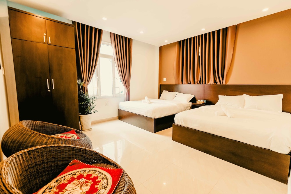 Deluxe Quadruple Room, City View