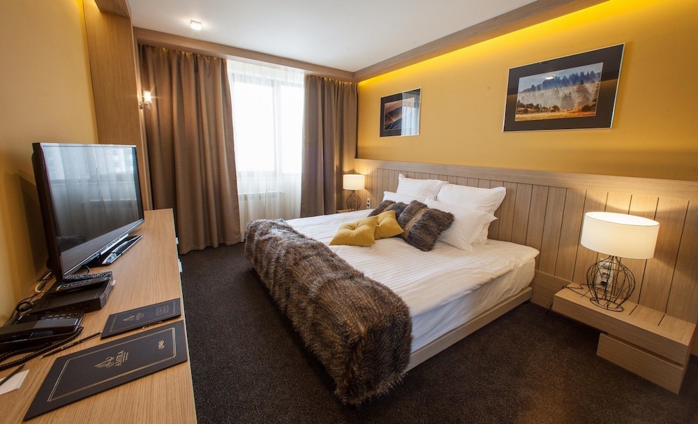Double or Twin Room (Free Spa Access, WiFi, Fitness)