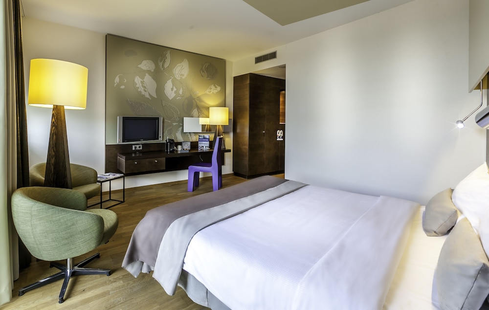 Executive Room, 1 Queen Bed photo 1