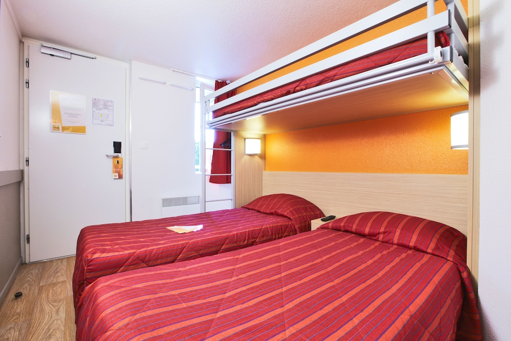 Standard Room, 3 Twin Beds photo 2
