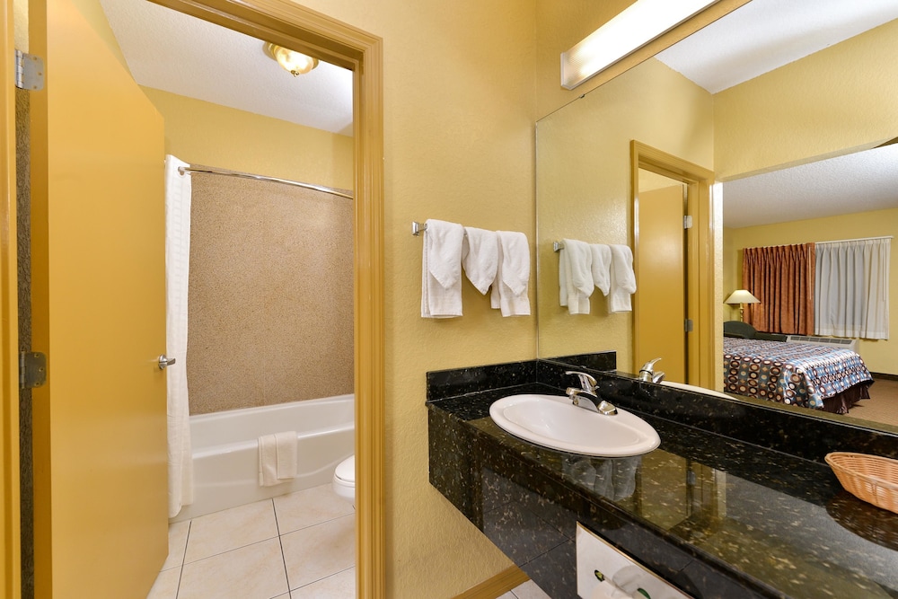 Deluxe Room, 2 Double Beds, Smoking - Photo 4