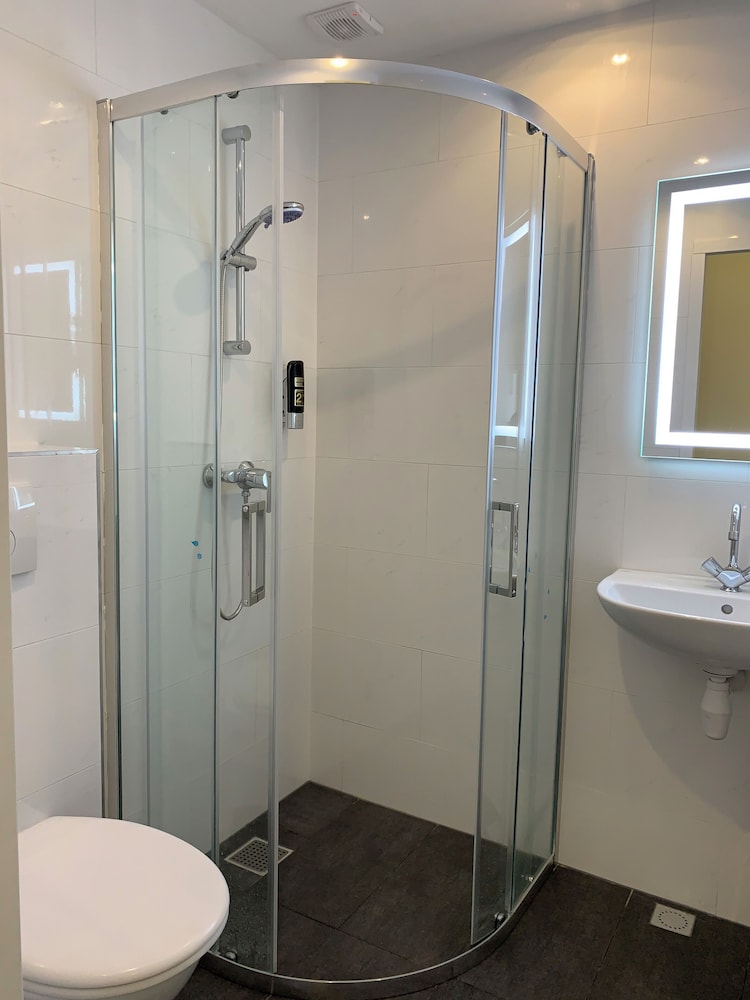 Quadruple Room, Private Bathroom photo 2