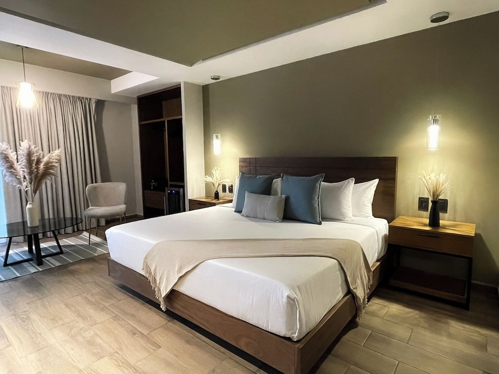 Superior Suite, 2 Queen Beds, Patio