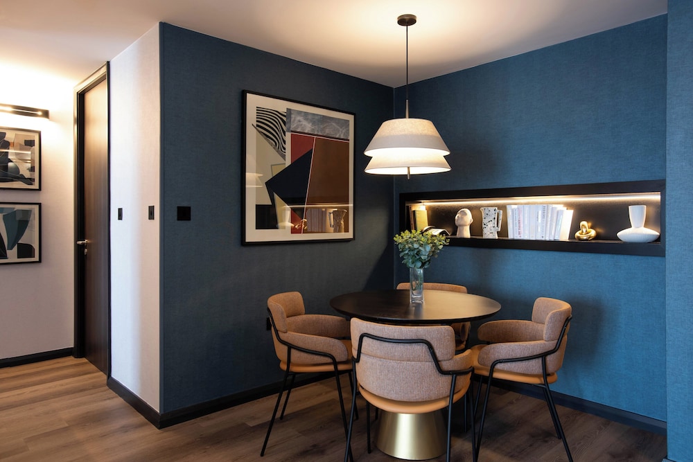 Suite, 1 Bedroom - Photo 3